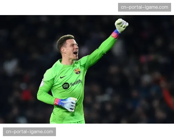 比赛瞬间：巴萨门将特尔施特根神勇两连扑，力保球门不失