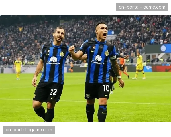 即时：国际米兰对阵AC米兰，恰尔汗奥卢点射攻破老东家球门